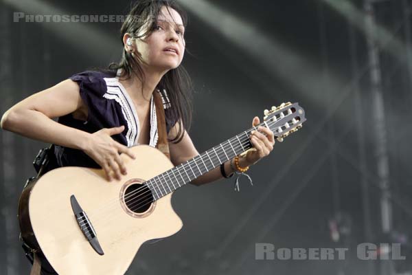 RODRIGO Y GABRIELA - 2010-06-26 - PARIS - Hippodrome de Longchamp - 